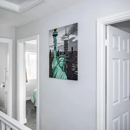 بيت للعطل Mill Charm *